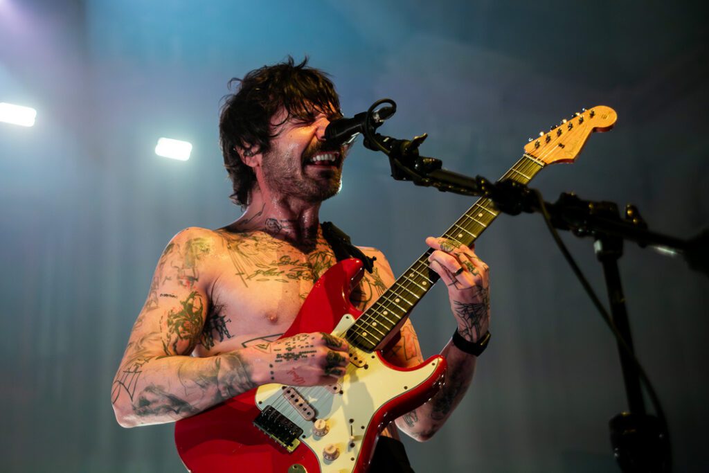 Simon Neil from Biffy Clark on stage in Auckland with a red guitar